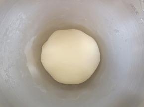 团成圆后盖保鲜膜进行一发(温度不要超过28度)