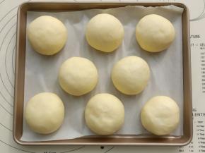 发至2倍大左右，手指粘面粉按一下，有慢慢回弹即可。