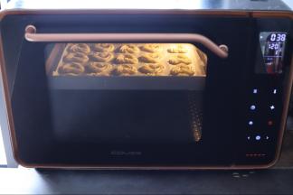 烤箱预热120度，上下火，40分钟，再转180度8分钟。