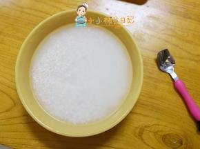 糯米洗净后加水浸泡，我泡了一小时