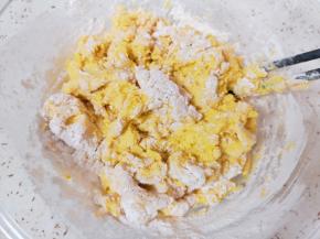 用筷子搅拌成絮状。