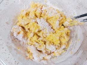 用筷子搅拌成絮状。