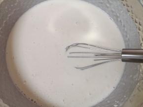 加入纯净水搅拌均匀。