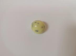 取一点炒好的棉花糖揉成一个小球（大概5g左右）。