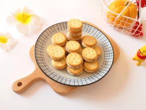 依次做好剩下的牛扎芝麻汉堡。