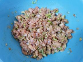 搅拌均匀静置一会儿。