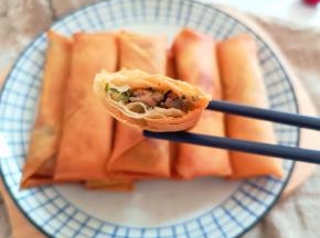咬一口，外酥里嫩，好吃的不要不要的。