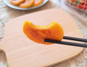 咬一口，满嘴的芝士香味，看到中间的芝士了吗？