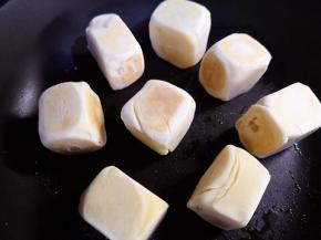 六面煎制金黄色即可