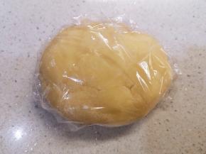 保鲜膜包好静置30分钟