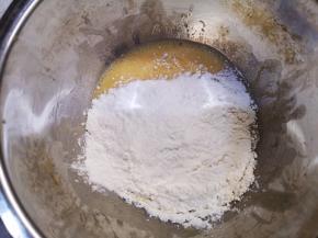 液体中加入过筛的粉类