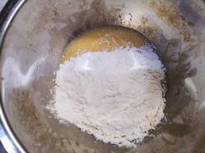 液体中加入过筛的粉类