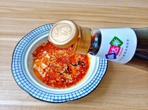 加一点生抽与米醋。