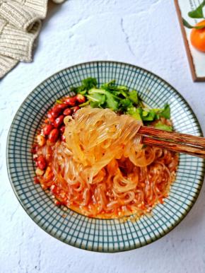 放上香菜与花生米就可以美美哒享用了！