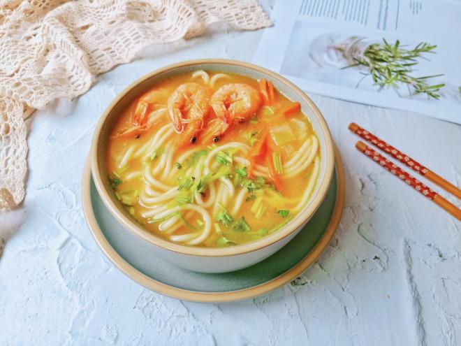 海鲜胡萝卜手擀面