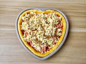 再撒一点马苏里拉奶酪。