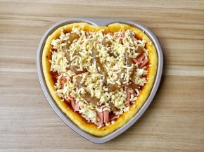 再撒一点马苏里拉奶酪。