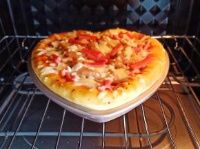 饼皮慢慢蓬松起来了。