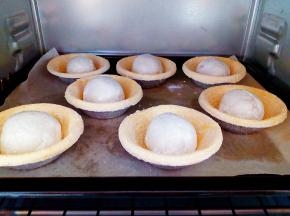 入烤箱烤制（不需要预热）。180℃，20分钟即可。