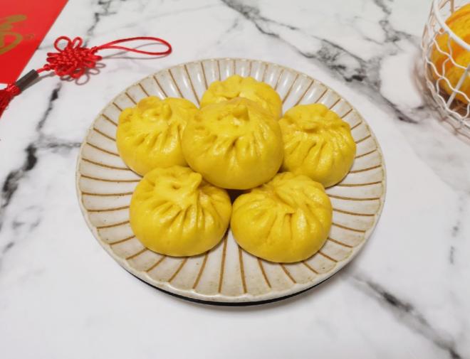黄金小笼包