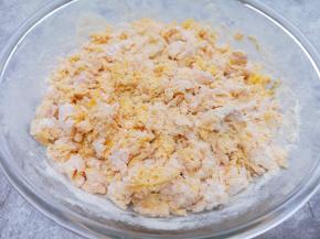 用筷子挑拌成絮状。