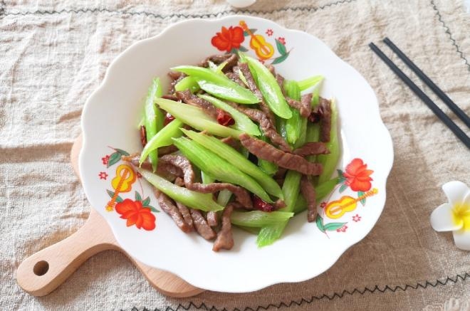 芹菜炒牛肉