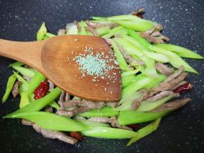 放蔬之鲜增加口感。