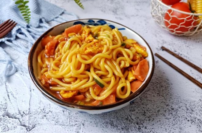 番茄鸡蛋火腿盖浇面