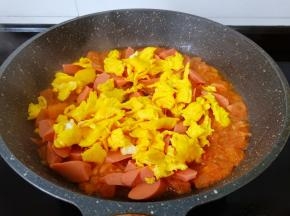 加入炒好的鸡蛋。