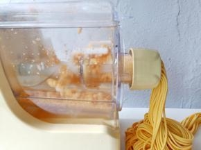 喜欢其他口味的手擀面可以换成各式蔬菜。