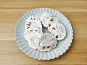 依次将莲藕裹好。