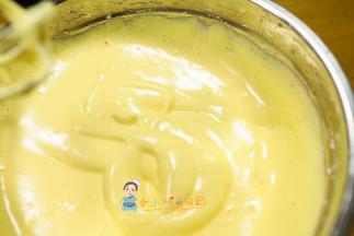 打至这样画八字不消失就可以了，这个分蛋打发比全蛋打发容易很多