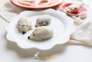 因为糯米团比较黏腻所以要宝宝大一点才能吃哦，如果小宝宝可以给一丢丢，大人要看着点不然糊住嗓子可能会有风险