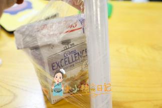 然后用保鲜膜一层层的绕