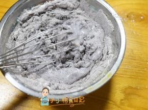 加入黑米粉80g 大米粉20g 糯米粉20g搅拌均匀
