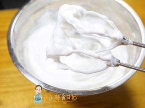 快好的时候打蛋器减速，停下来看看不要打过头，打成这样硬性发泡就可以了