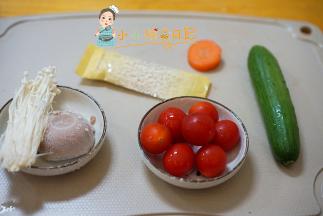 准备好材料，这个肉泥是打泥冷冻的