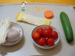准备好材料，这个肉泥是打泥冷冻的