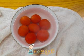 番茄加开水烫一下这样容易去皮