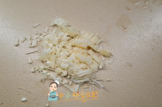 金针菇也要切碎哦