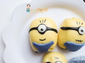 做造型的时候 所有的面团一定要盖盖子或者盖上保鲜膜，不可以被风干，不然表面发酵好会开裂