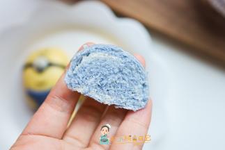 如果发的不是很大就冷水下锅蒸，如果已经很大就开水下锅蒸