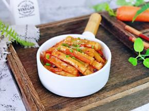 酱香浓郁，鲜美至极，宅在家里也可以吃到美味的辣炒年糕小吃，自己动手做起来。