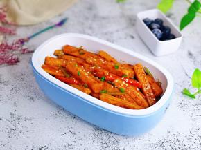 装入便当盒中，搭配一盒水果，卫生好吃又营养。