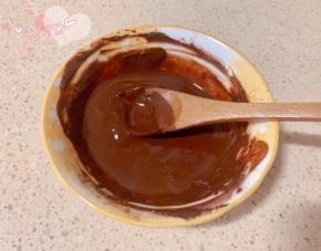 可可粉+热水搅匀，放凉备用。