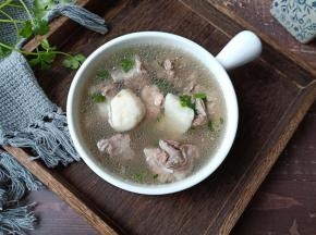 毛头的粉糯加上排骨的香甜，让人赞不绝口。