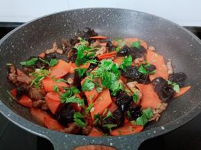 撒点香菜末起锅。