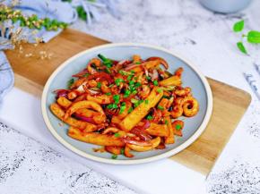 盛出装盘，撒上葱花。