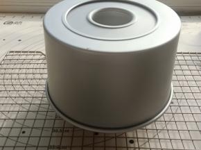 出炉震一下模具倒扣在晾网上。彻底凉透脱模。