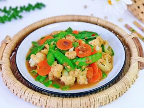 我家宝贝平时不爱吃胡萝卜，这样做，一盘都吃啦！一边吃一边说太好吃了～